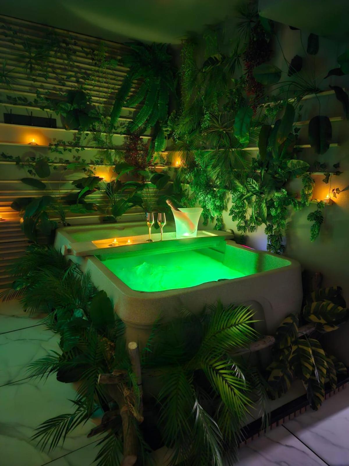 L'Appart'Hotel 23Eme Avenue - Spa Privatif - Love Room - Appartements A Themes Lamalou-les-Bains Esterno foto